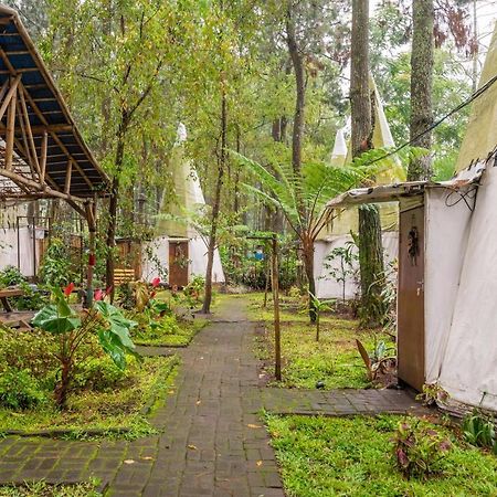 Hotel RedDoorz @ Apache Camp Batu  Exterior foto