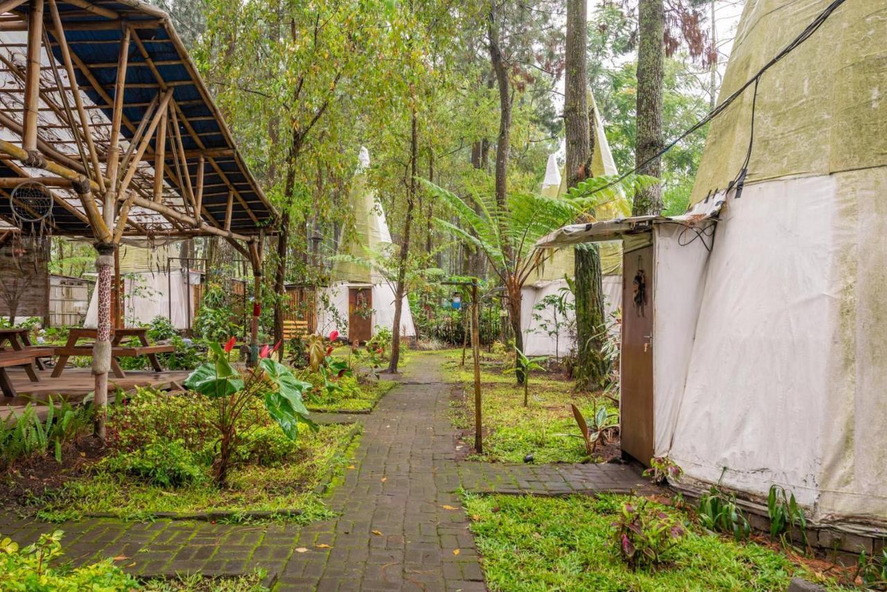 Hotel RedDoorz @ Apache Camp Batu  Exterior foto