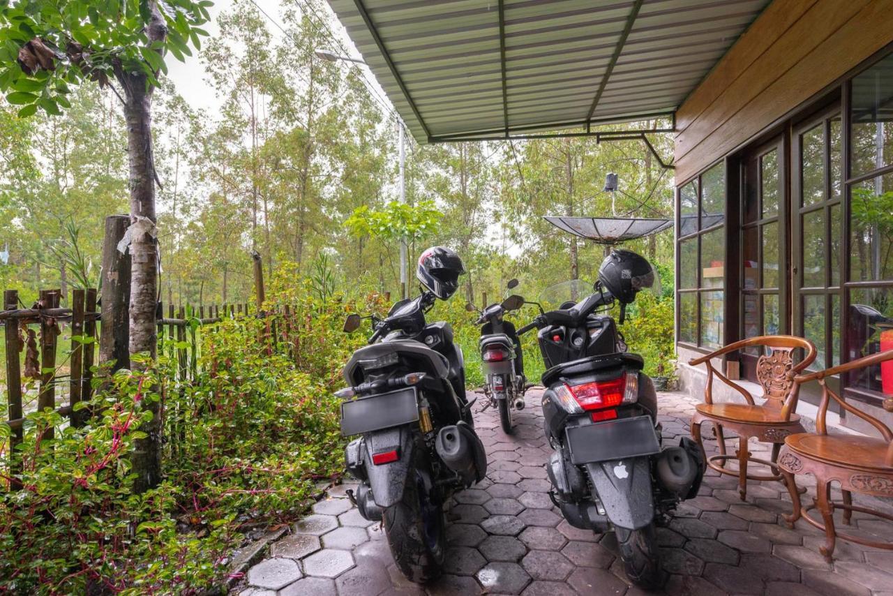 Hotel RedDoorz @ Apache Camp Batu  Exterior foto